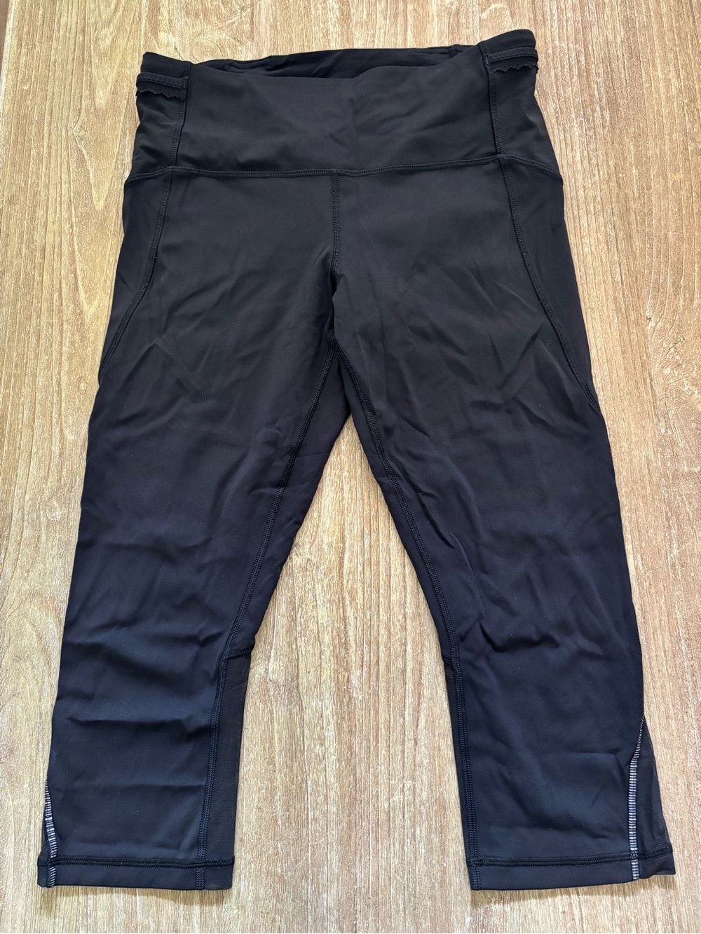lululemon Black High-Waist Athletic Capri Leggings - mesh - EUC - sz 8